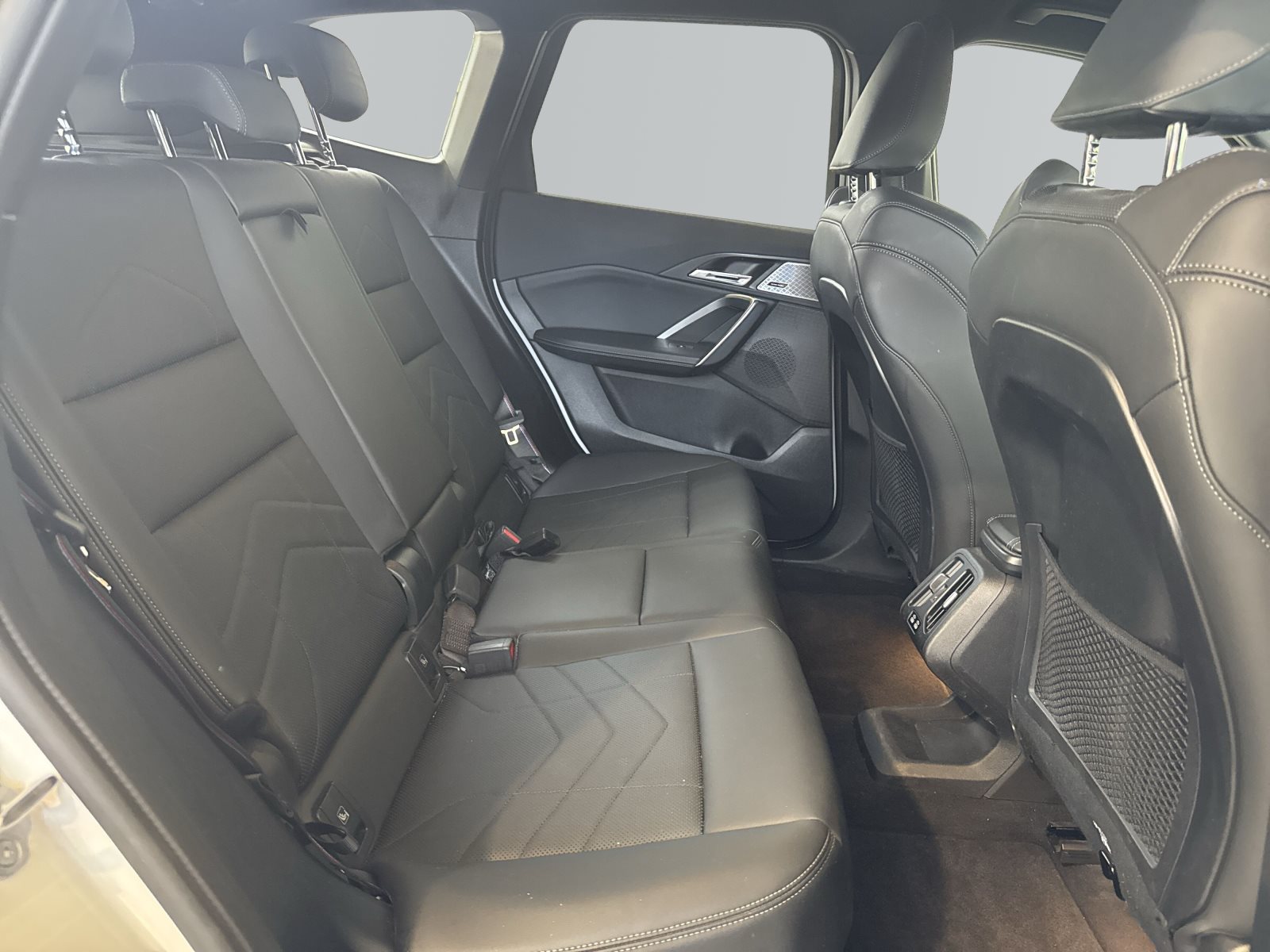 BMW iX1 2024 — imagine 10