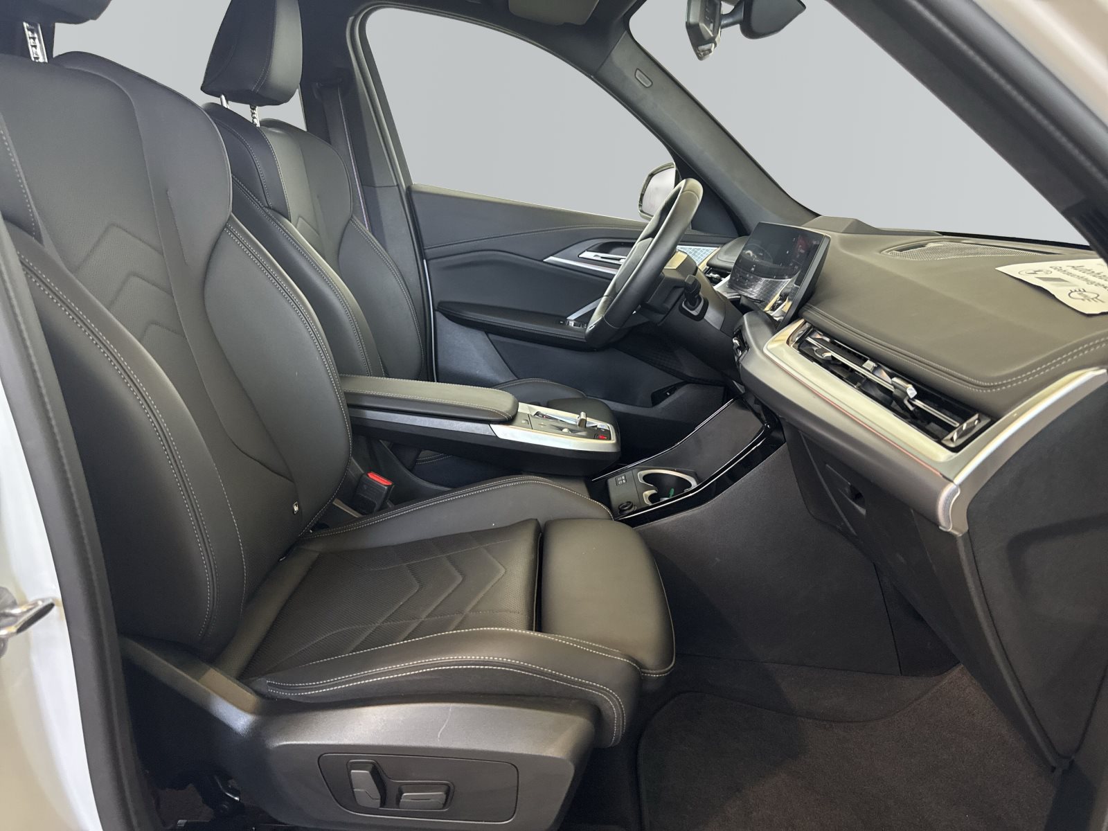BMW iX1 2024 — imagine 11