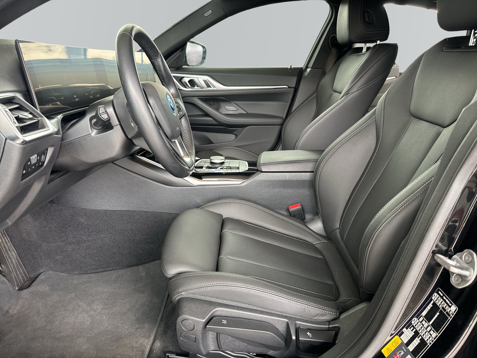 BMW i4 2023 — imagine 8