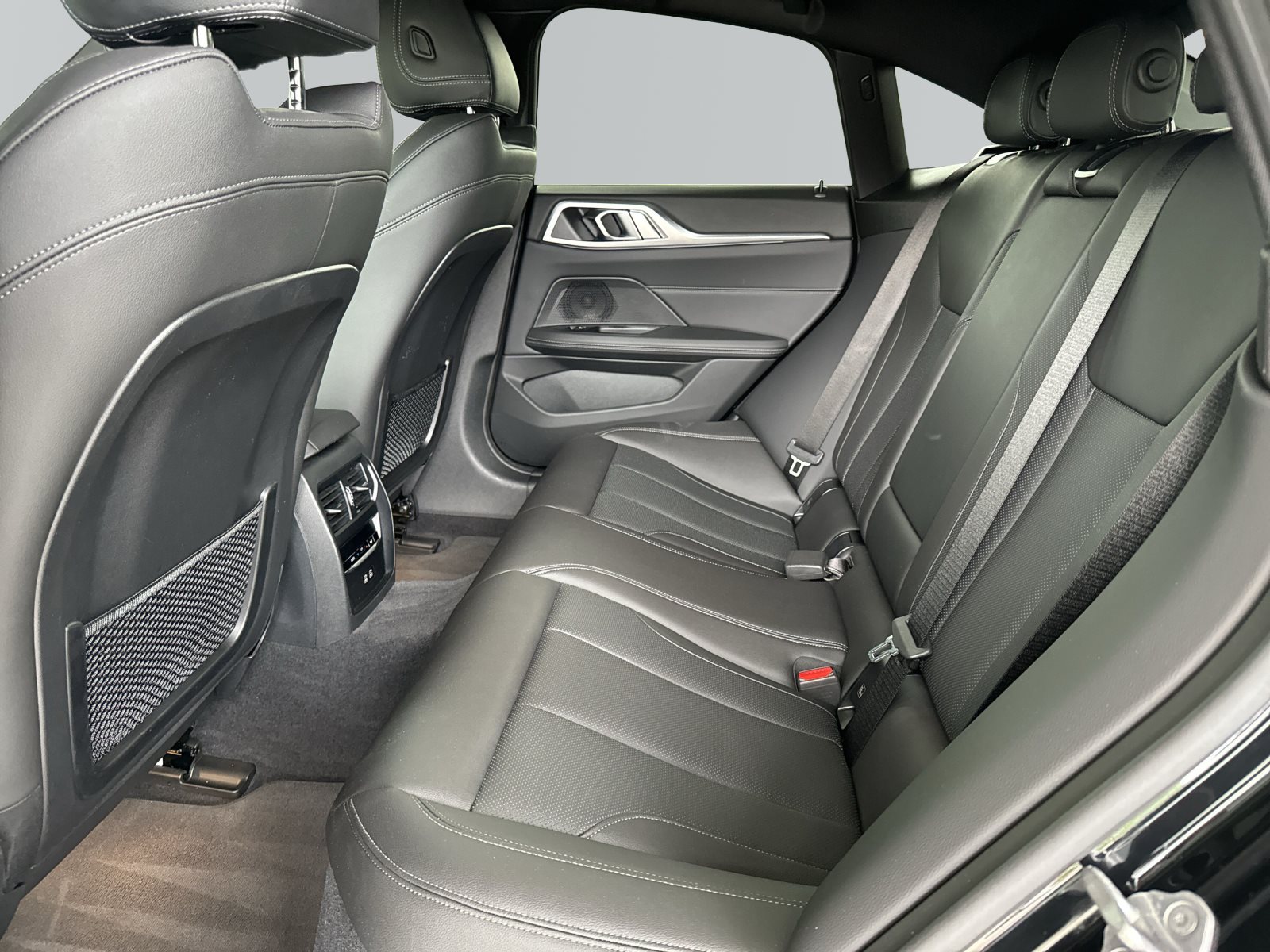 BMW i4 2023 — imagine 9