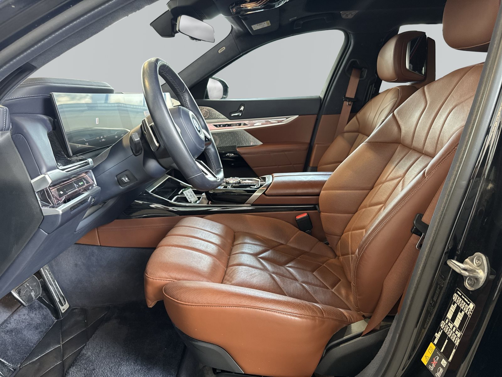 BMW i7 2023 — imagine 8