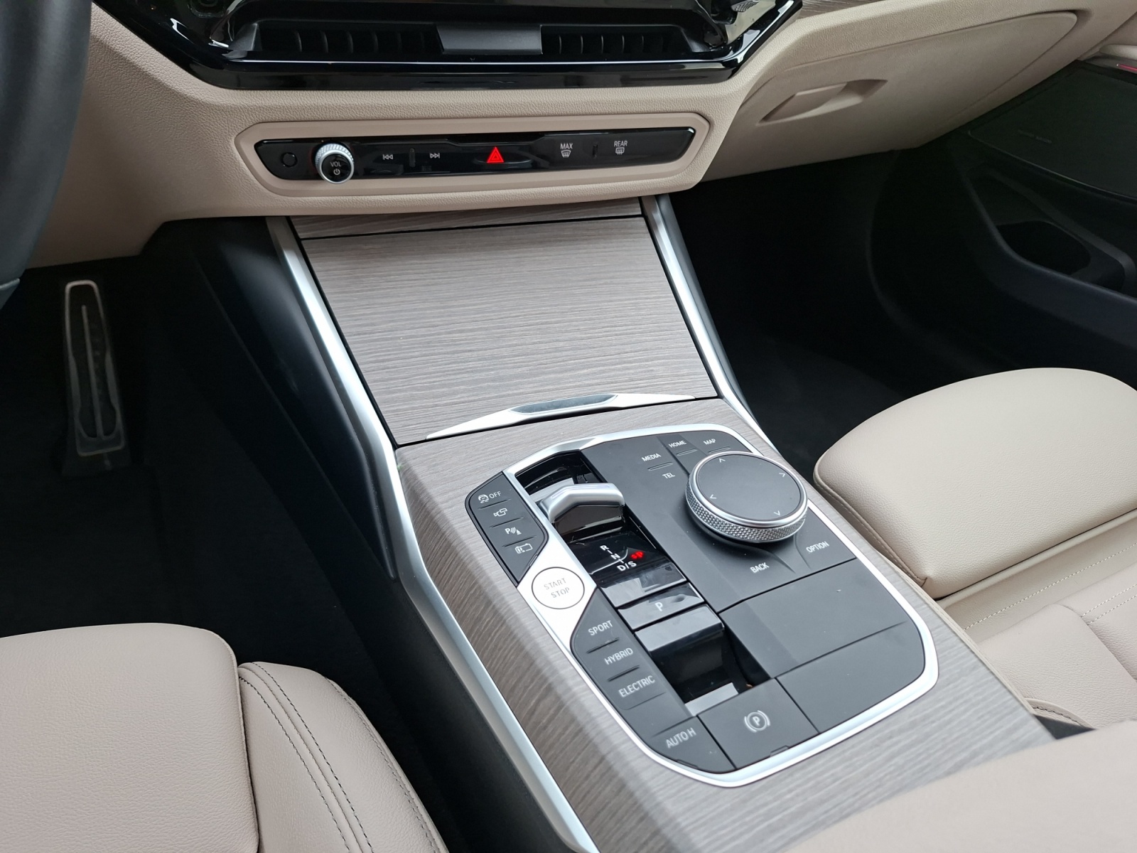 BMW Seria 3, 330E SEDAN, 2025, 15047 km