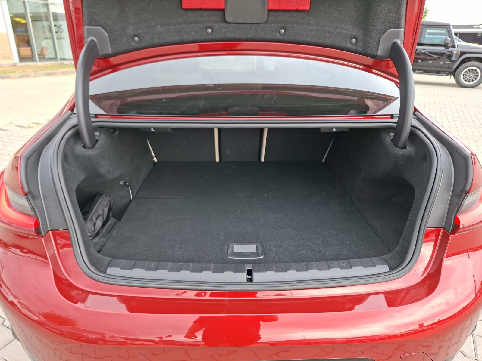 BMW Seria 3, 330E SEDAN, 2025, 15047 km