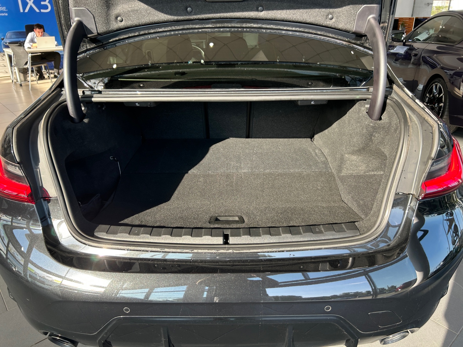 BMW Seria 3, 330E XDRIVE, 2024, 10459 km