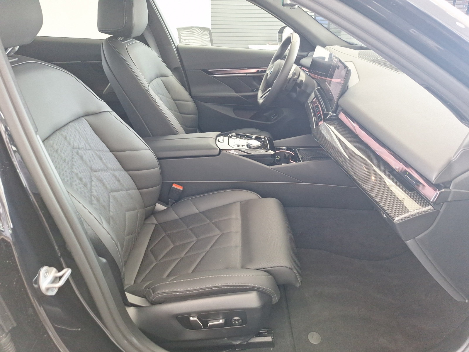 BMW Seria 5, 520D, 2025, 24610 km