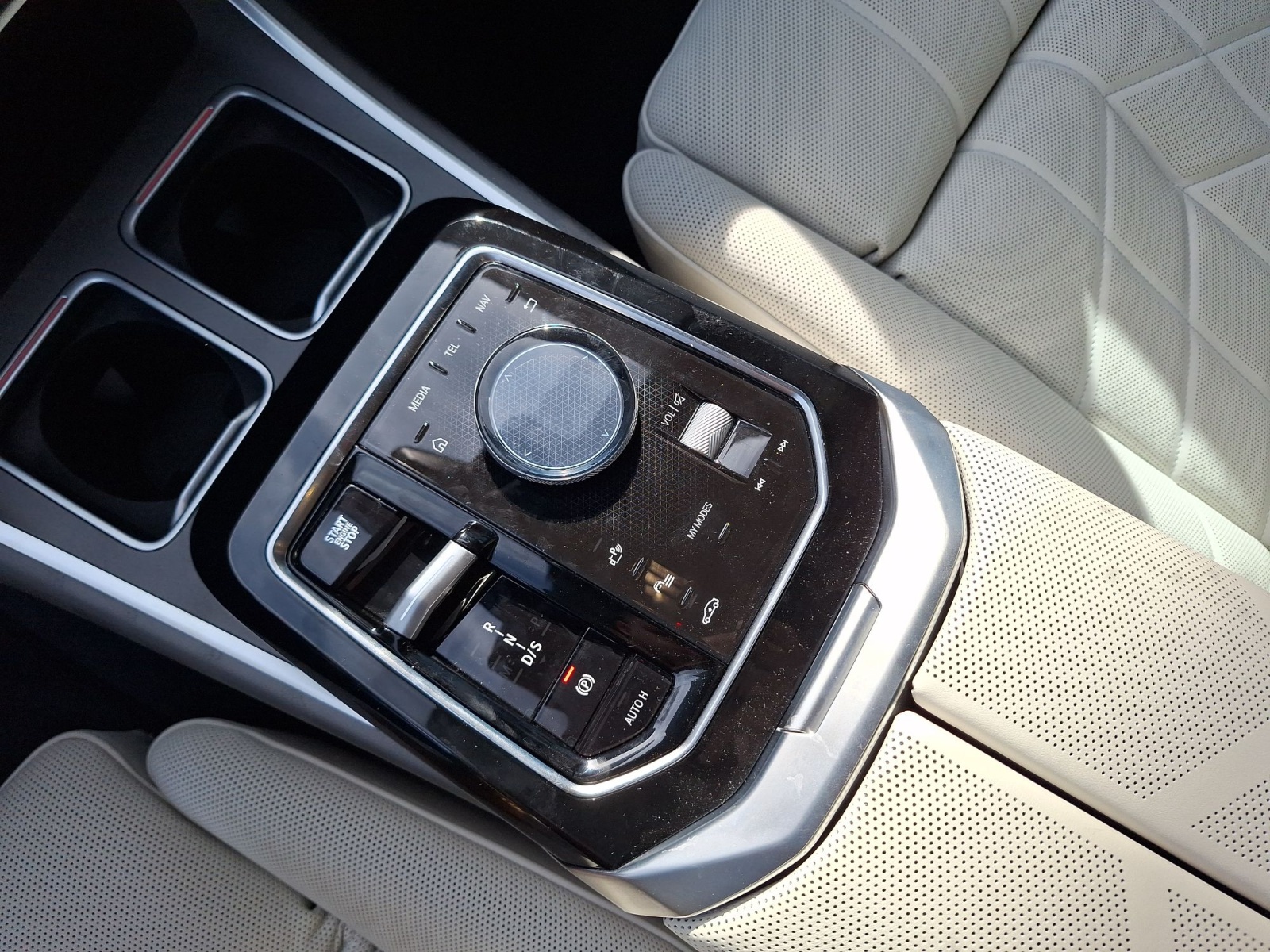BMW Seria 7, M760E XDRIVE, 2024, 17700 km