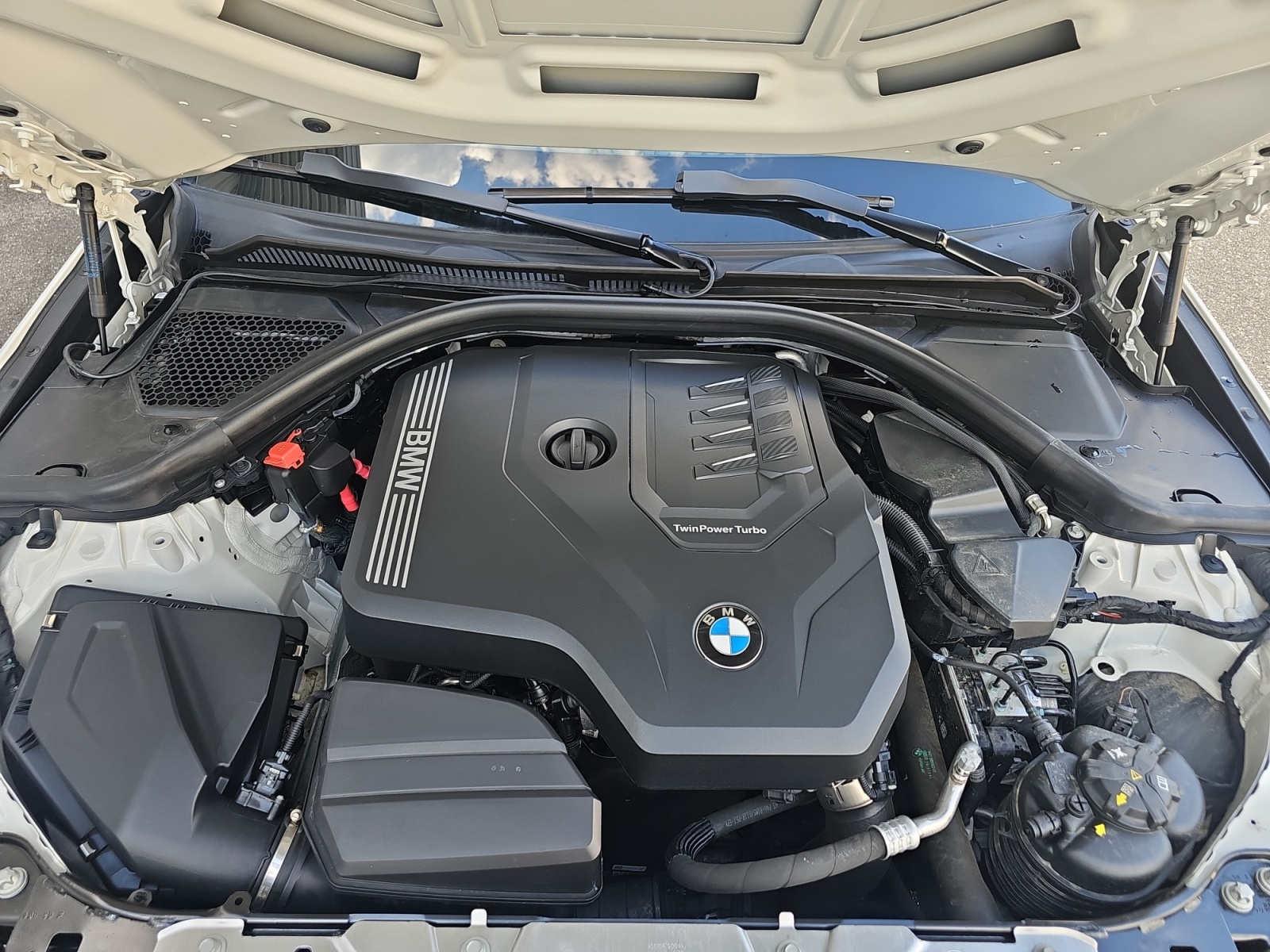 BMW Seria 3, 320I, 2025, 8990 km