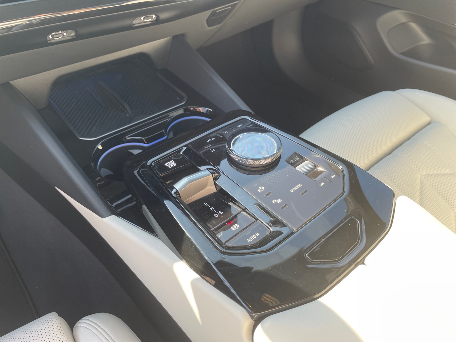 BMW Seria 5, 550E XDRIVE, 2025, 32700 km