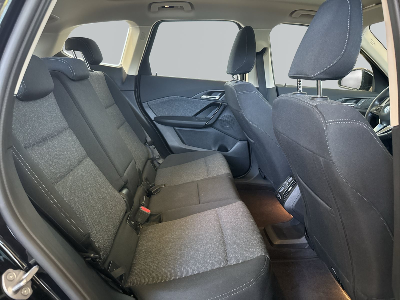 BMW iX1 2023 — imagine 10