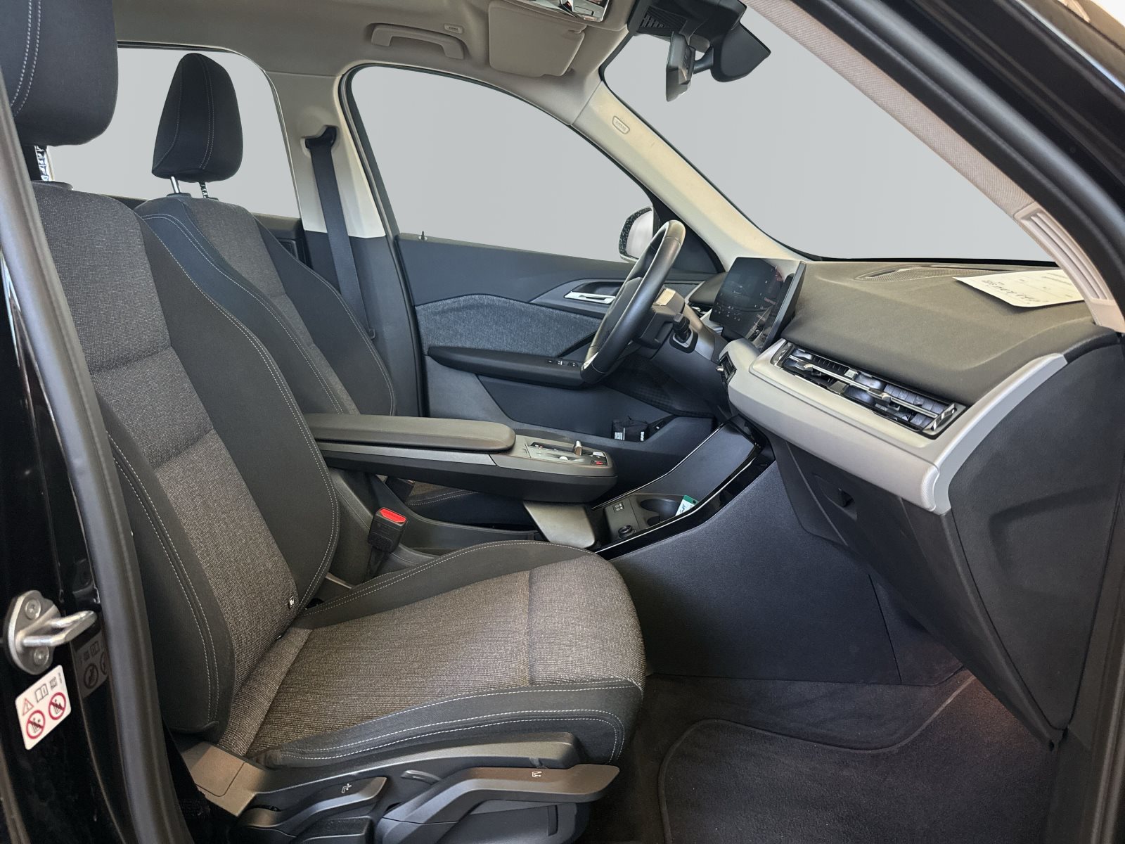 BMW iX1 2023 — imagine 11
