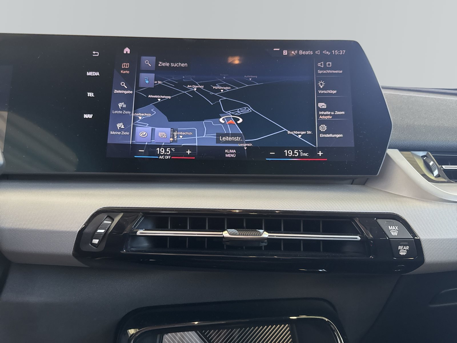 BMW iX1 2023 — imagine 14