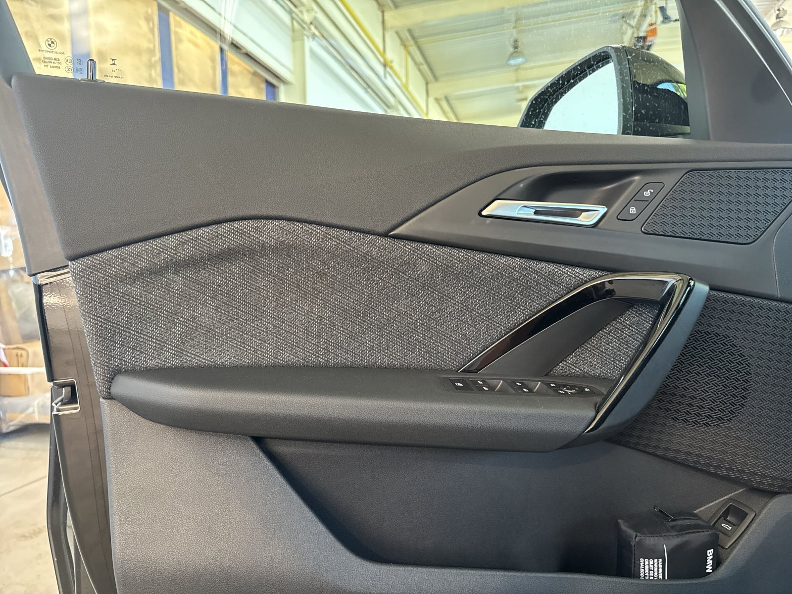 BMW iX1 2023 — imagine 18