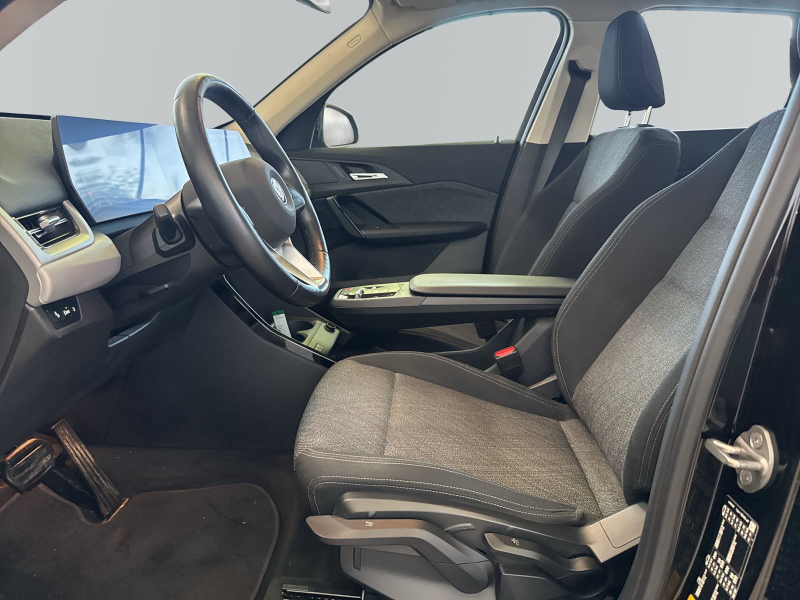 BMW iX1 2023 — imagine 8