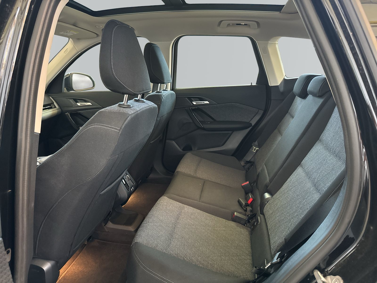 BMW iX1 2023 — imagine 9