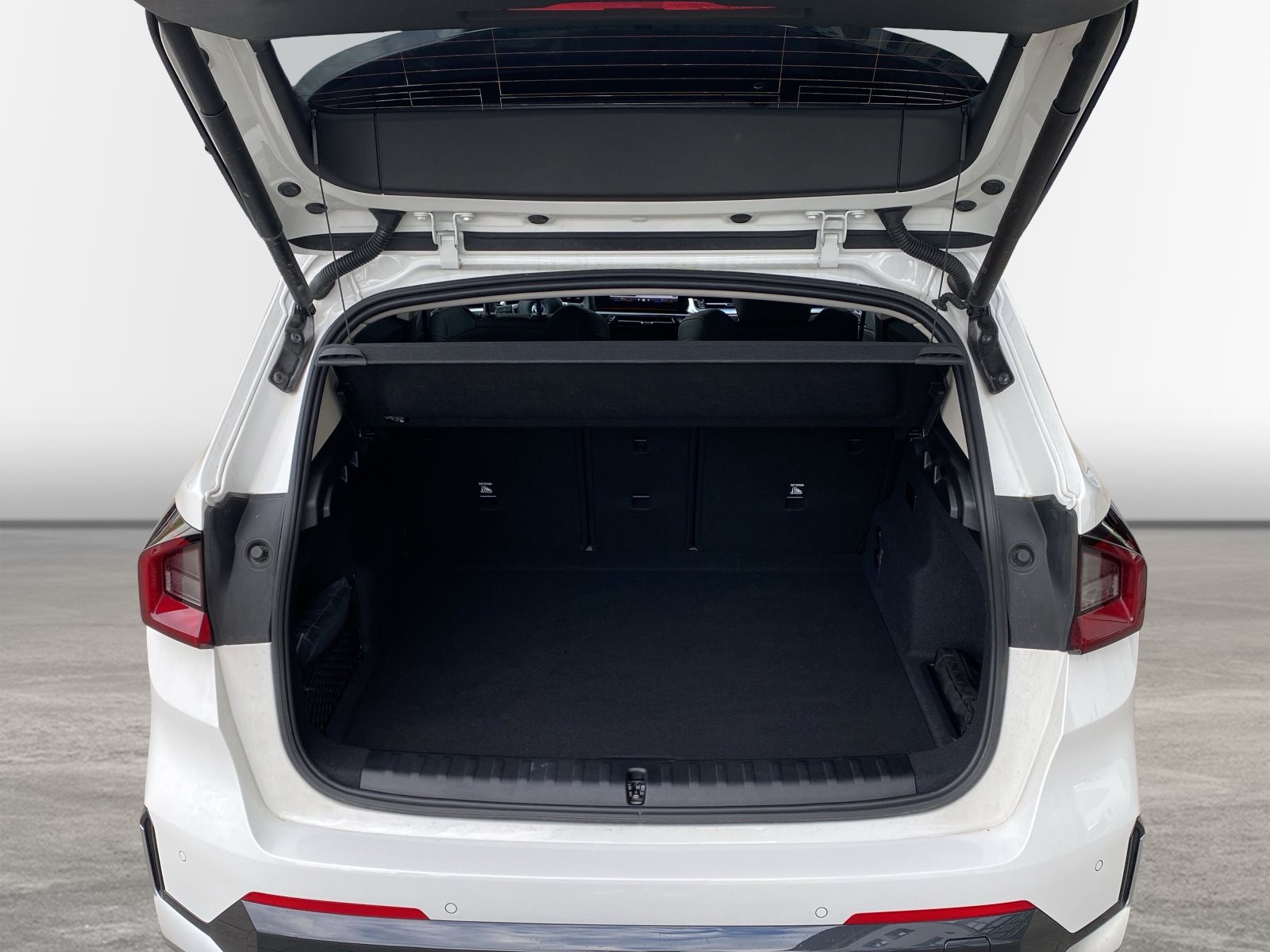 BMW iX1 2025 — imagine 16