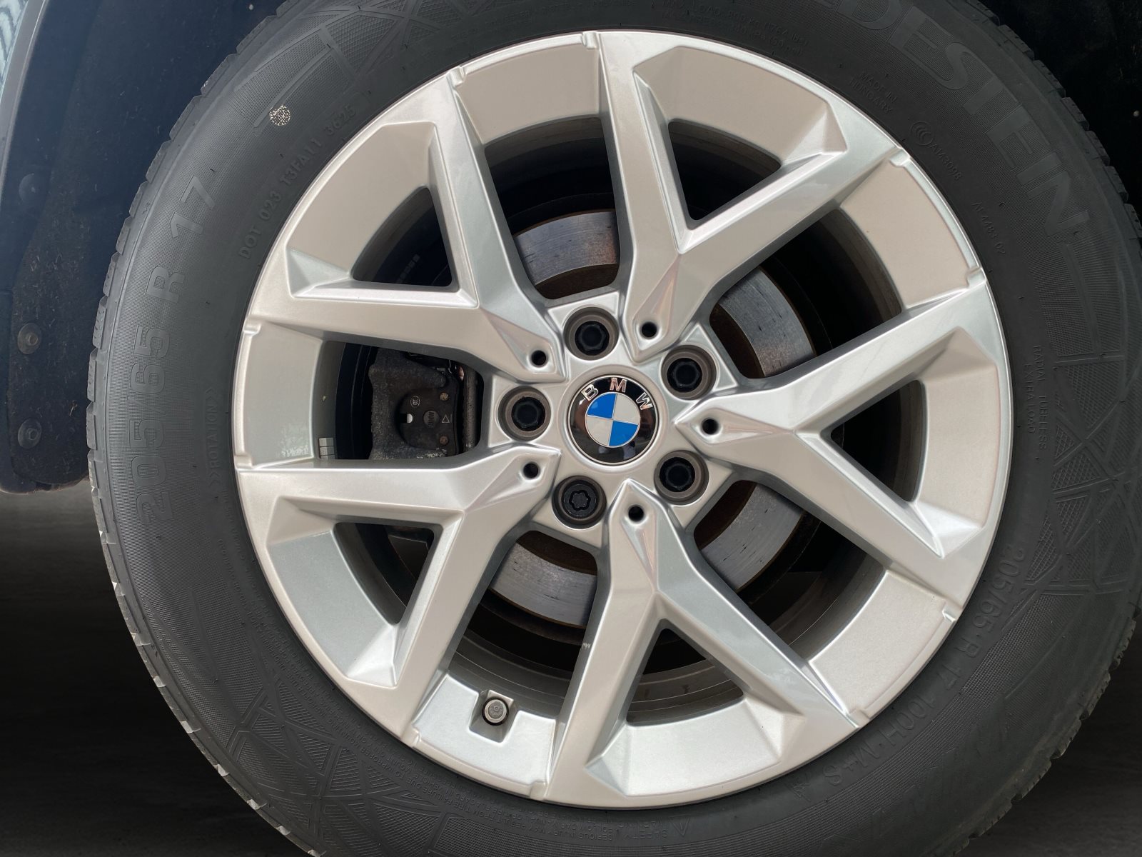 BMW iX1 2025 — imagine 17