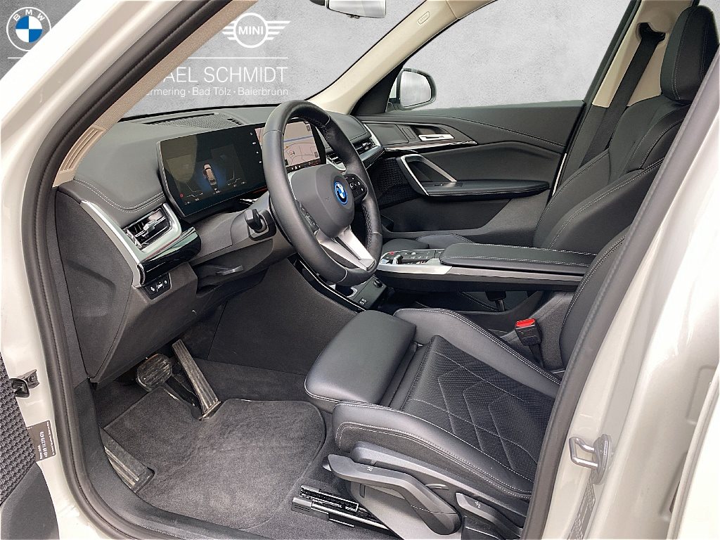 BMW iX1 2025 — imagine 8