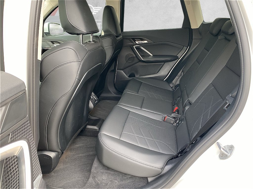 BMW iX1 2025 — imagine 9